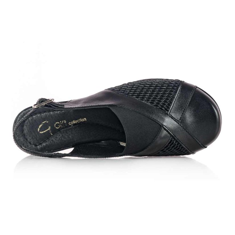 Dámske čierne kožené sandále Gift Z441